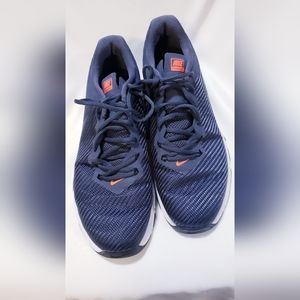 Men Nike walking and running shoes